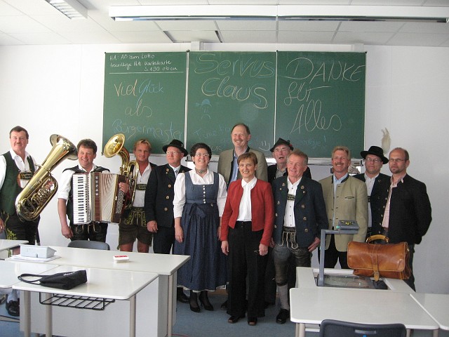 In der Schule.JPG - Abschied vom Annette-Kolb-Gymnasium mit Direktorin Maria Scharbert und der Ruhpoldinger Delegation am 30.4.2008